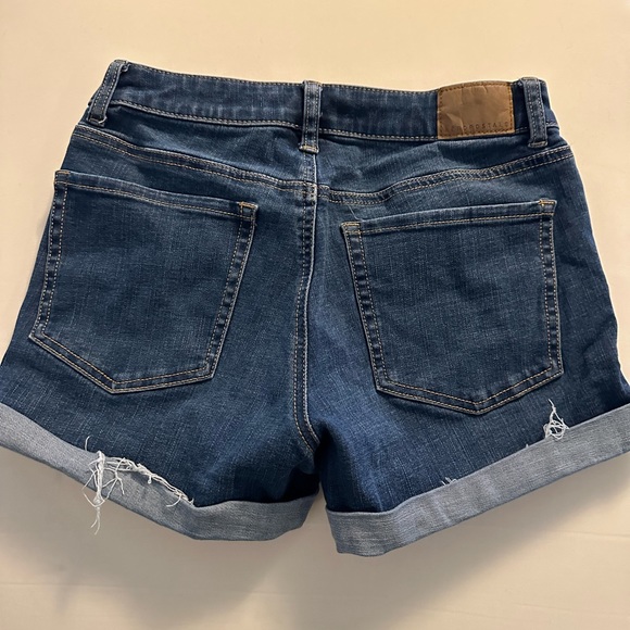 Size 6 denim cutoffs - Picture 2 of 4